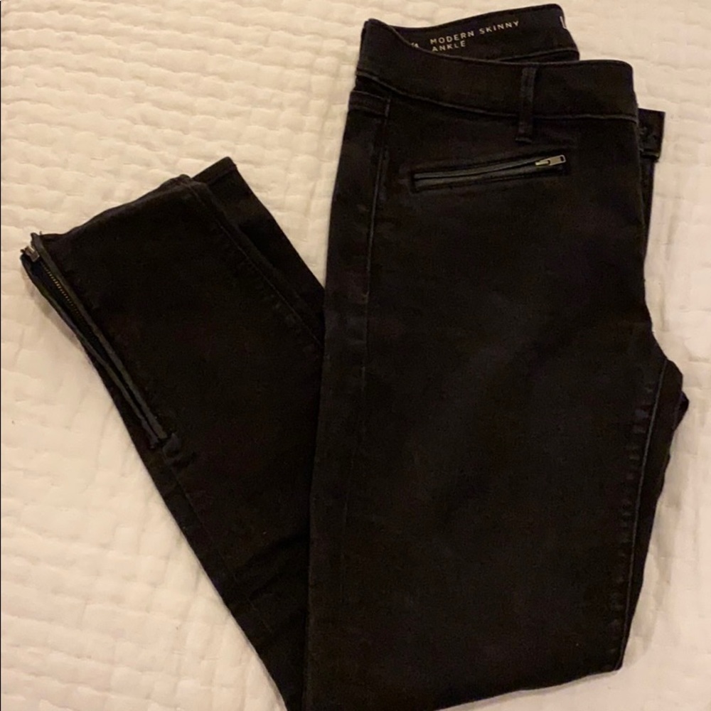 Black jeans with zipper on ankle